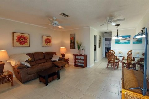 Condominio en venta en New Port Richey, Florida, 1 dormitorio, 62.43 m2 № 1249885 - foto 2