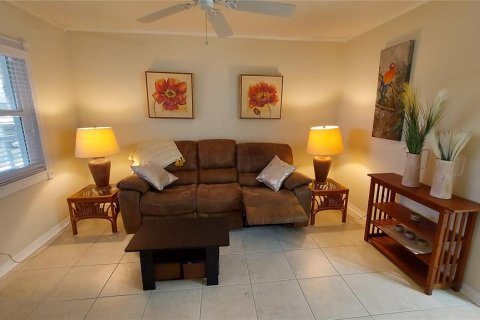 Condominio en venta en New Port Richey, Florida, 1 dormitorio, 62.43 m2 № 1249885 - foto 3