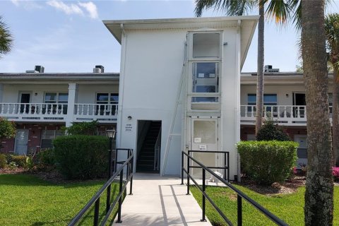 Condominio en venta en New Port Richey, Florida, 1 dormitorio, 62.43 m2 № 1249885 - foto 24