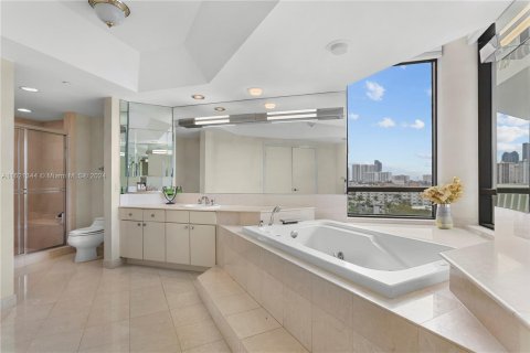 Condo in Aventura, Florida, 4 bedrooms  № 1268780 - photo 15