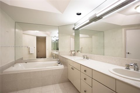 Condo in Aventura, Florida, 4 bedrooms  № 1268780 - photo 23