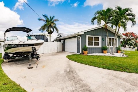 Villa ou maison à vendre à Stuart, Floride: 3 chambres, 270.53 m2 № 1268832 - photo 4