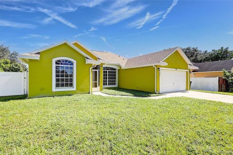 House in Port St. Lucie, Florida 3 bedrooms, 118.64 sq.m. № 791852 - photo 1