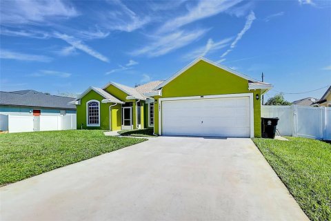 House in Port St. Lucie, Florida 3 bedrooms, 118.64 sq.m. № 791852 - photo 3