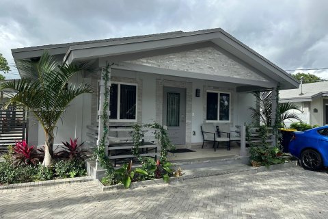 Villa ou maison à vendre à Dania Beach, Floride: 3 chambres, 124.86 m2 № 584191 - photo 1