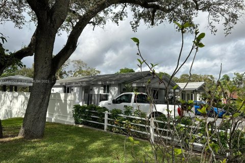 House in Dania Beach, Florida 3 bedrooms, 124.86 sq.m. № 584191 - photo 20