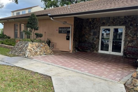 Condo in Lauderdale Lakes, Florida, 2 bedrooms  № 932217 - photo 1