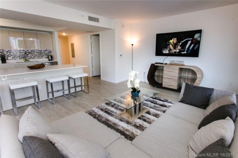 Condo in Hallandale Beach, Florida, 3 bedrooms  № 6230 - photo 6