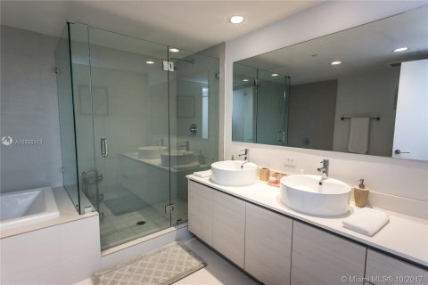 Condominio en alquiler en Hallandale Beach, Florida, 3 dormitorios, 161.37 m2 № 6230 - foto 19