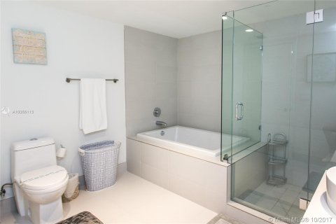 Condo in Hallandale Beach, Florida, 3 bedrooms  № 6230 - photo 20