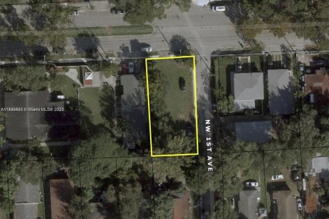 Terreno en venta en Miami, Florida № 678116 - foto 3