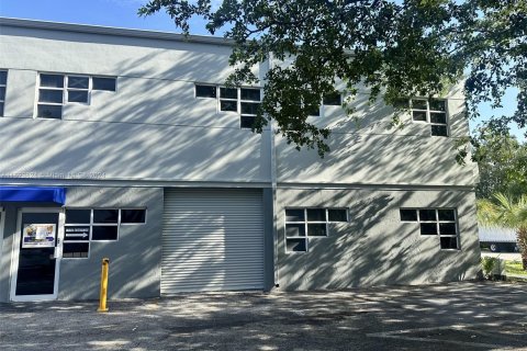 Commercial property in Miami, Florida № 1270385 - photo 2