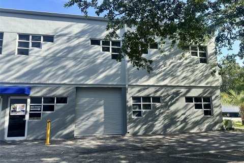 Commercial property in Miami, Florida № 1270384 - photo 2