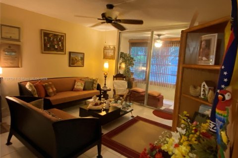 Condo in Tamarac, Florida, 1 bedroom  № 1237146 - photo 20