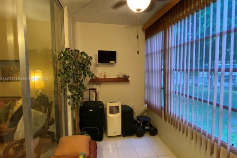 Condo in Tamarac, Florida, 1 bedroom  № 1237146 - photo 22