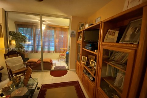 Condo in Tamarac, Florida, 1 bedroom  № 1237146 - photo 21