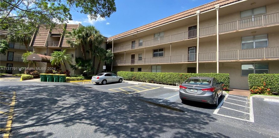 Condo in Tamarac, Florida, 1 bedroom  № 1237146