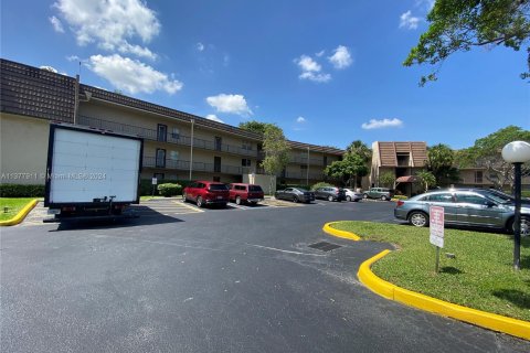 Condo in Tamarac, Florida, 1 bedroom  № 1237146 - photo 3