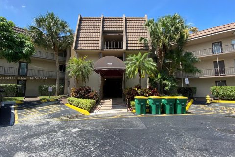 Condo in Tamarac, Florida, 1 bedroom  № 1237146 - photo 2