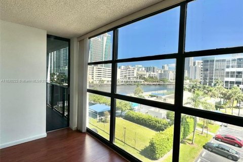 Copropriété à vendre à Hallandale Beach, Floride: 1 chambre, 85.01 m2 № 1290981 - photo 4