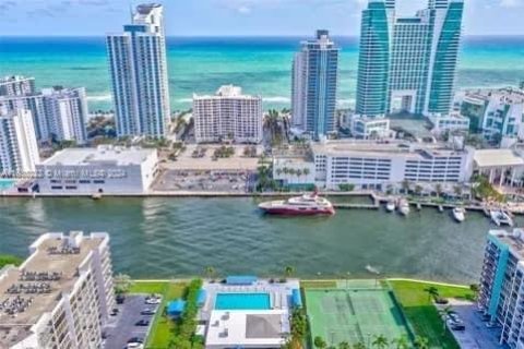 Condominio en venta en Hallandale Beach, Florida, 1 dormitorio, 85.01 m2 № 1290981 - foto 2