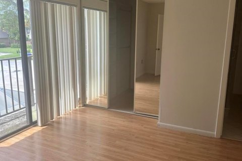 Снять в аренду таунхаус в Уэст-Палм-Бич, Флорида 2 спальни, 114.83м2, № 996301 - фото 3