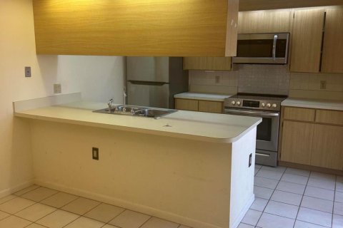 Снять в аренду таунхаус в Уэст-Палм-Бич, Флорида 2 спальни, 114.83м2, № 996301 - фото 1