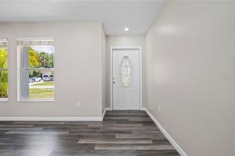 House in Port Charlotte, Florida 2 bedrooms, 117.89 sq.m. № 1164792 - photo 5