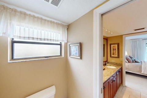 Condo in Fort Myers, Florida, 2 bedrooms  № 1085846 - photo 24