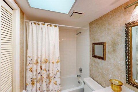 Condo in Fort Myers, Florida, 2 bedrooms  № 1085846 - photo 27