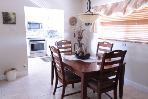 Condo in Hollywood, Florida, 2 bedrooms  № 1093783 - photo 17