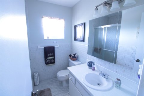 Condo in Hollywood, Florida, 2 bedrooms  № 1093783 - photo 11