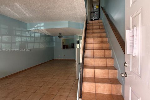 Touwnhouse à vendre à Hialeah, Floride: 2 chambres, 83.24 m2 № 1398228 - photo 2