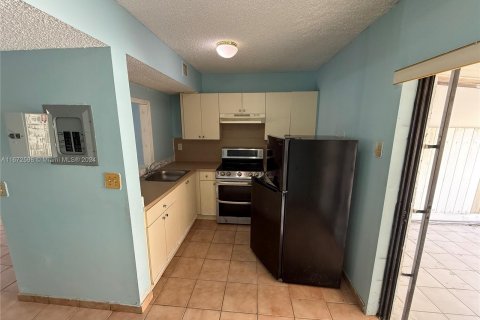 Townhouse in Hialeah, Florida 2 bedrooms, 83.24 sq.m. № 1398228 - photo 5