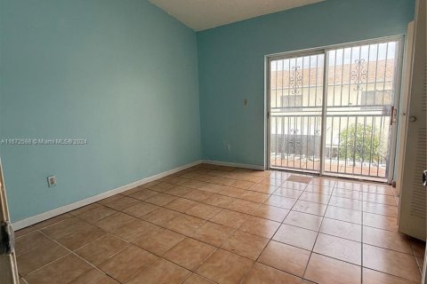 Touwnhouse à vendre à Hialeah, Floride: 2 chambres, 83.24 m2 № 1398228 - photo 10