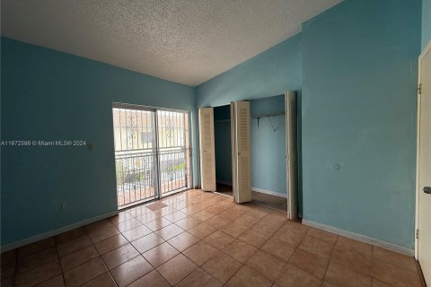 Touwnhouse à vendre à Hialeah, Floride: 2 chambres, 83.24 m2 № 1398228 - photo 12