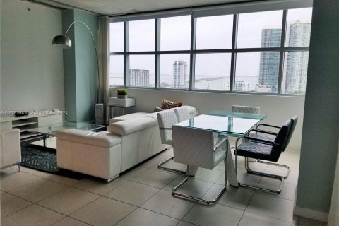 Condo in Miami, Florida, 2 bedrooms  № 1150985 - photo 1