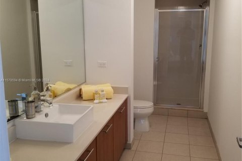 Condo in Miami, Florida, 2 bedrooms  № 1150985 - photo 10