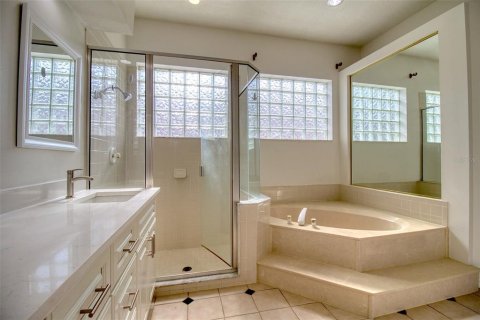 Casa en venta en Tampa, Florida, 4 dormitorios, 242.75 m2 № 1314455 - foto 19