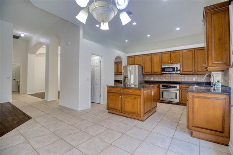 House in Tampa, Florida 4 bedrooms, 242.75 sq.m. № 1314455 - photo 8