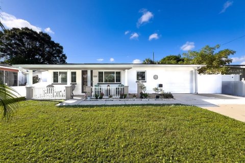 Casa en venta en Pinellas Park, Florida, 2 dormitorios, 74.32 m2 № 1401891 - foto 1