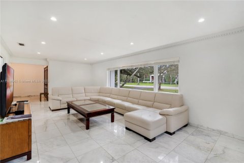 Villa ou maison à vendre à Coral Gables, Floride: 6 chambres, 299.52 m2 № 920673 - photo 10