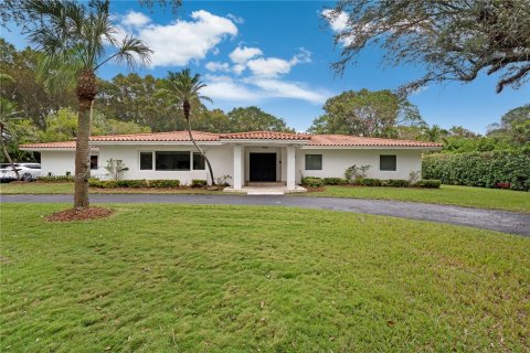 Villa ou maison à vendre à Coral Gables, Floride: 6 chambres, 299.52 m2 № 920673 - photo 1