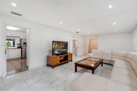 Casa en venta en Coral Gables, Florida, 6 dormitorios, 299.52 m2 № 920673 - foto 9