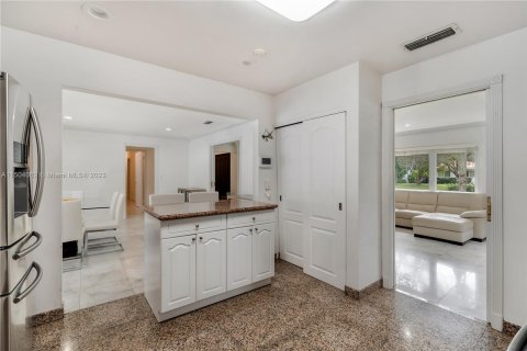 Casa en venta en Coral Gables, Florida, 6 dormitorios, 299.52 m2 № 920673 - foto 14