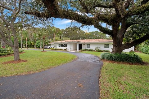 Villa ou maison à vendre à Coral Gables, Floride: 6 chambres, 299.52 m2 № 920673 - photo 2