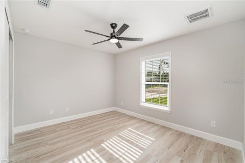 Villa ou maison à vendre à Cape Coral, Floride: 4 chambres, 168.06 m2 № 1366855 - photo 4