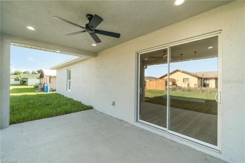 House in Cape Coral, Florida 4 bedrooms, 168.06 sq.m. № 1366855 - photo 20