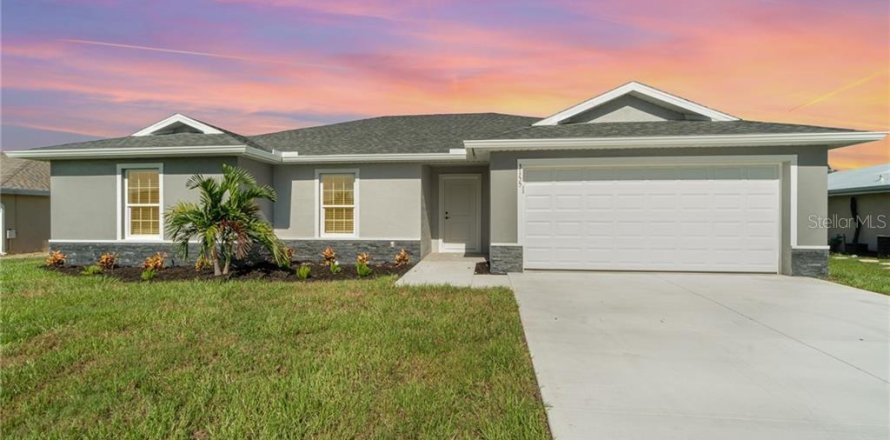 House in Cape Coral, Florida 4 bedrooms, 168.06 sq.m. № 1366855