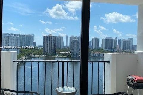 Condominio en venta en Aventura, Florida, 2 dormitorios, 99.68 m2 № 1385762 - foto 3